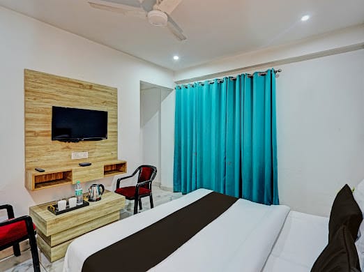 Akshay Home Stay & Hotels